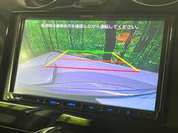 【バックカメラ】駐車時に後方がリアルタイム映像で確認できます。大型商業施設や立体駐車場での駐車時や、夜間のバック時に大活躍！運転スキルに関わらず、今や必須となった装備のひとつです！