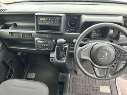 【HondaSENSING】衝突を予測してブレーキをかけたり、前のクルマとちょうどいい距離でついていったりできる多彩な安心・快適機能を搭載した先進の安全運転支援システムです。