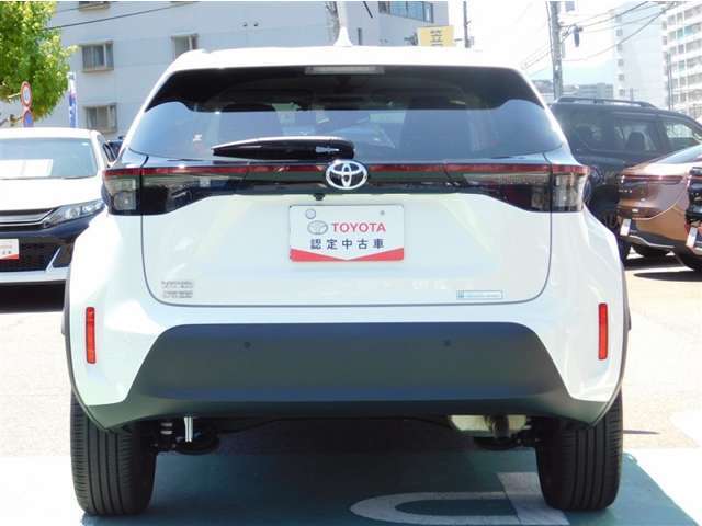 車のナンバープレートをお好きな番号に設定できます（大きな4桁の部分のみ）。結婚記念日やお子様の誕生日などにされてはいかがですか？※申請手数料等別途必要です。