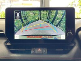 【バックカメラ】駐車時に後方がリアルタイム映像で確認できます。大型商業施設や立体駐車場での駐車時や、夜間のバック時に大活躍！運転スキルに関わらず、今や必須となった装備のひとつです！