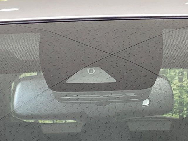 【トヨタセーフティセンス】走行中に前方の車両等を認識し、衝突しそうな時は警報とブレーキで衝突回避と被害軽減をアシスト。より安全にドライブをお楽しみいただけます。