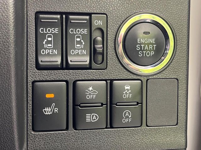 【両側パワースライドドア】スマートキーや運転席のスイッチで後席両側スライドドアの開閉が可能♪電動だから力を入れてドアを開ける必要が無く、小さなお子様でも簡単に開け閉めでき快適です♪