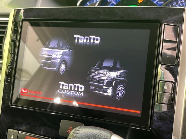 【純正8型ナビ】人気の純正8型ナビを装備しております。ナビの使いやすさはもちろん、オーディオ機能も充実！キャンプや旅行はもちろん、通勤や買い物など普段のドライブも楽しくなるはず♪
