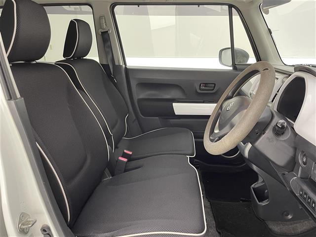 【運転席】座り心地が良いシートなので長時間の運転でも快適にお過ごしいただけます。新品のフロアマットのご注文も可能です。掲載箇所以外にご希望の写真がございましたらお気軽にお問い合わせ下さい。