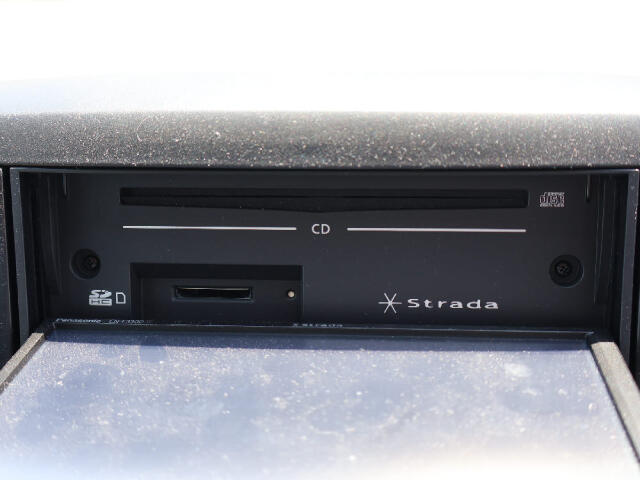 CD・SDカード挿入口の写真です。