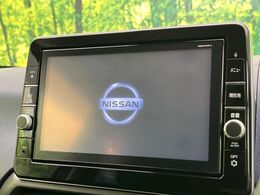 【純正ナビ】人気の純正ナビを装備しております。ナビの使いやすさはもちろん、オーディオ機能も充実！キャンプや旅行はもちろん、通勤や買い物など普段のドライブも楽しくなるはず♪