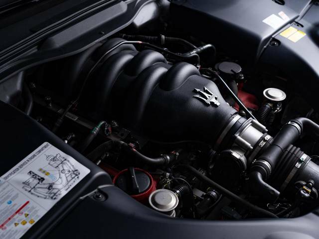 マセラティの100年以上の歴史が詰まった、4.7リッターV8自然吸気エンジン。是非店頭でその走りやエギゾーストを、肌で、耳でご体感ください。