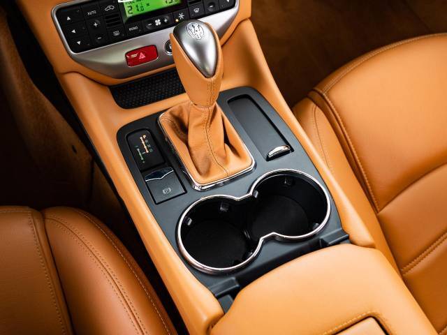 車内中央のセンターコンソール。上質な印象を持たせてくれます。