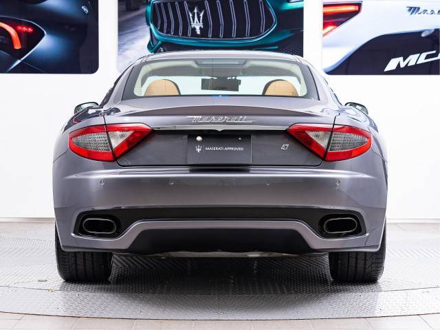 バックモニター＋パークセンサーを搭載。駐車時の不安を軽減。