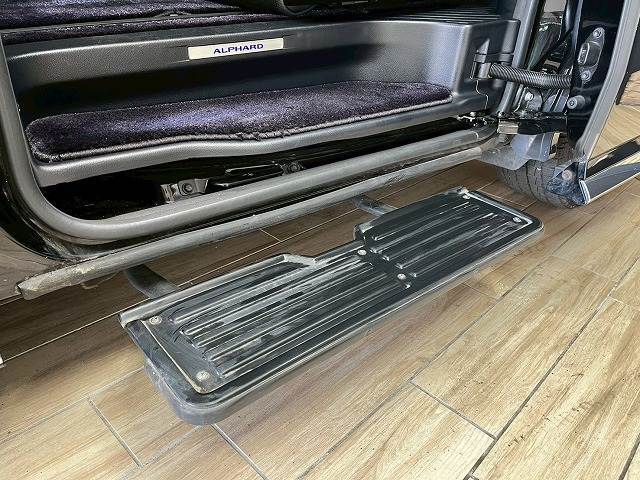 ステップ付きで乗り降り楽々です♪
