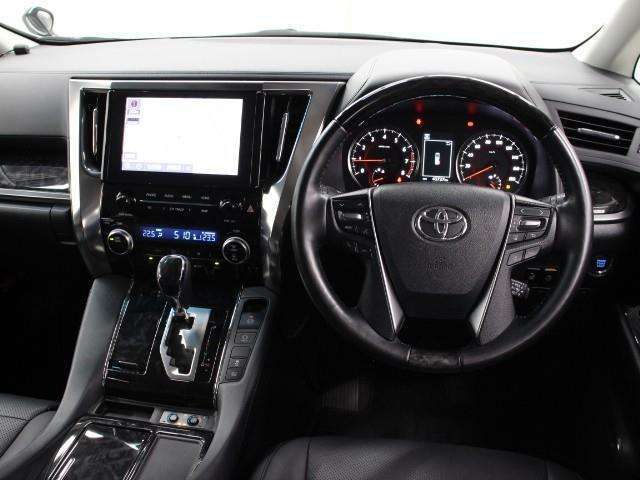 運転席廻りです。