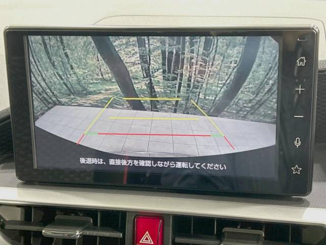 【バックカメラ】駐車時に後方がリアルタイム映像で確認できます。大型商業施設や立体駐車場での駐車時や、夜間のバック時に大活躍！運転スキルに関わらず、今や必須となった装備のひとつです！