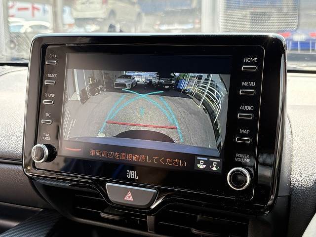 【カラーバックモニター】を装備しております。リアの映像がカラーで映し出されますので日々の駐車も安心安全です。