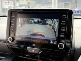 【カラーバックモニター】を装備しております。リアの映像がカラーで映し出されますので日々の駐車も安心安全です。