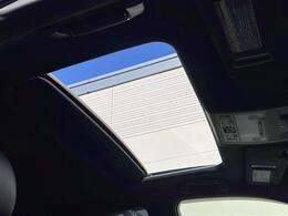 天井の画像です。店舗にて現車の確認もいただけますので、お電話で在庫のご確認の上是非ご来店くださいませ！！！ワクワクするクルマ選びをご提案します！