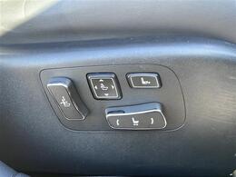 運転席の画像です。店舗にて現車の確認もいただけますので、お電話で在庫のご確認の上是非ご来店くださいませ！！！