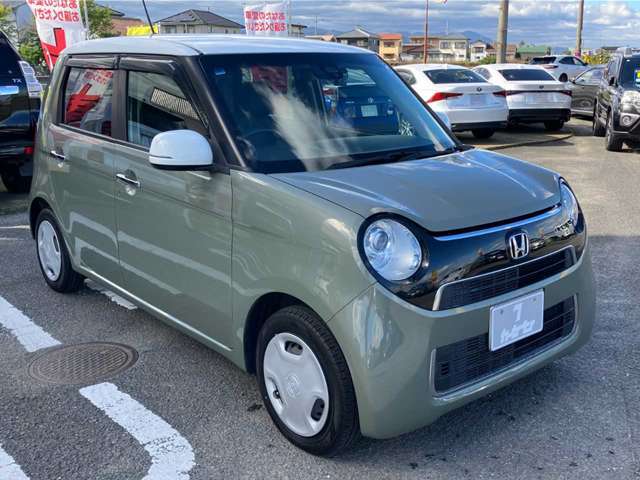 【バックカメラ】駐車時に後方確認もできますので、大きなお車が不安なお客様でも安心してお乗り頂けます