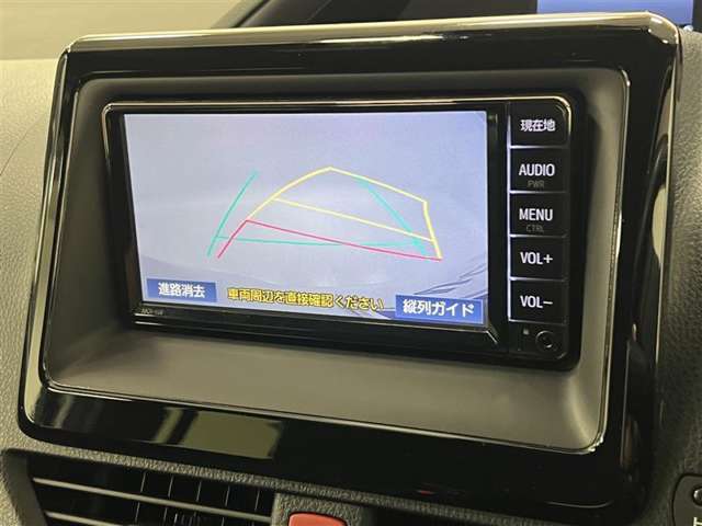 カラーバックガイドモニター！ハンドル切れ角に連動した予測線があり確認しやすい！