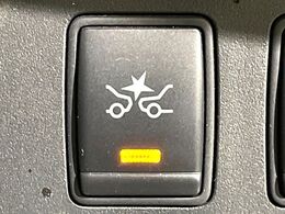 【エマージェンシーブレーキ】走行中に前方の車両等を認識し、衝突しそうな時は警報とブレーキで衝突回避と被害軽減をアシスト。より安全にドライブをお楽しみいただけます。