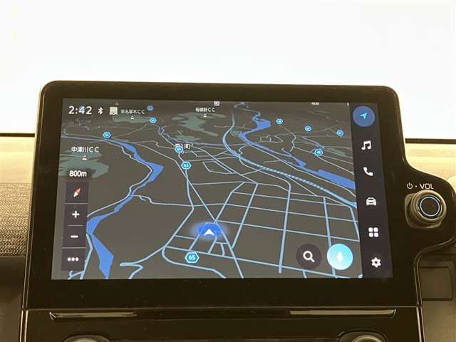 【ナビゲーション】いまや必須装備のナビゲーションを搭載！知らない場所でも目的地までしっかり案内してくれます。オーディオ機能も充実！キャンプや旅行はもちろん通勤や普段のドライブも楽しめます！