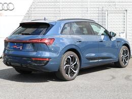 どこまでも上質な乗り心地とスポーティな走行感覚を見事にバランスさせたパフォーマンス。