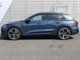 全車両に標準装備の純正アルミホイールは、純正ならではのバランスの良いデザインと、走行安定性をお楽しみ頂けます。