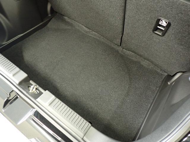 荷室は深さがあり、バックドア開閉時に荷物が落ちにくいです。