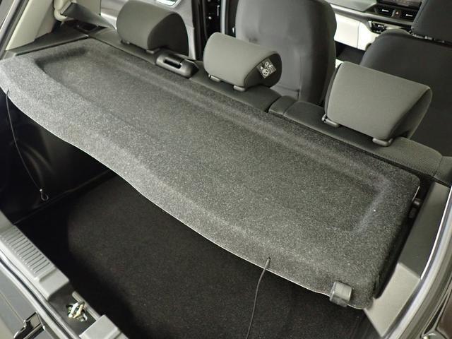 ラゲッジシェルフを標準装備しています。車外からの視線を遮り、プライバシーを守ります。