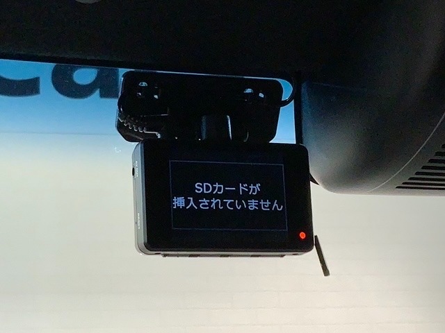 万が一の事故のときもドライブレコーダーがあると安心です。ご利用になる場合は個人情報保護の観点より新品の対応SDカードをお求め下さい。