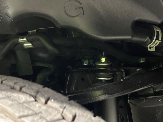 お車を安心してお乗りいただく為には、足回りの定期点検が欠かせません。サービスサポート（有償保証）では無料点検もご提供しており、安心のカーライフをお過ごしいただけるサポート体制が整っています。