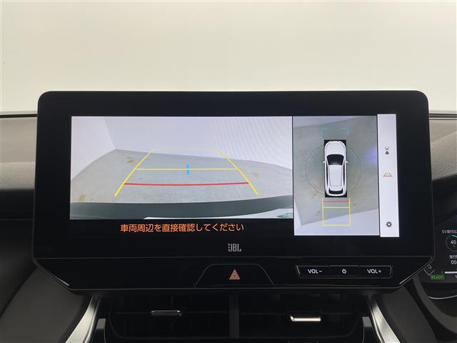 【シースルービュー】車両周辺の障害物を確認するため、各カメラから合成された映像を表示するモードです！まるで車を透明にして上から見ているような感覚で駐車などが可能です！