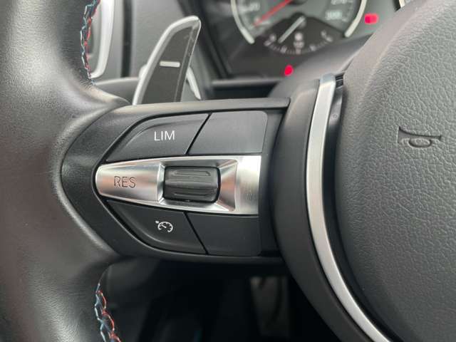 【運転席操作部】『運転席周辺の装備』の画像になります。快適なドライブを楽しむための機能が装備されています！運転席から触れるので使いやすいです！