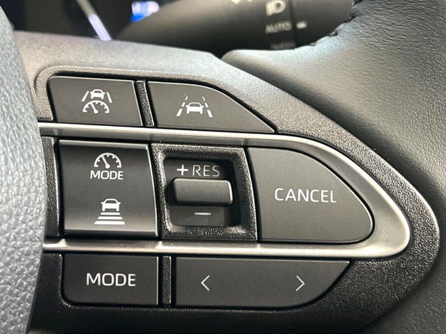 【レーダークルーズコントロール】高速道路での長距離走行が楽に！！自動で速度を保つクルーズコントロールが、衝突軽減システムと連携し、前方の車両を感知して車間を保つように速度調節してくれます！！