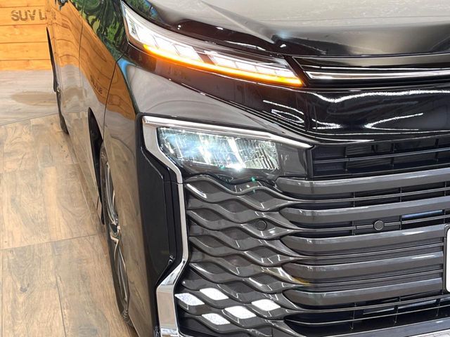 【LEDヘッドライト】悪天候や夜間走行時も良好な視界を確保し安心して運転できる高輝度LEDヘッドライトを装備！点灯速度が早く、消費電力も抑えられています。
