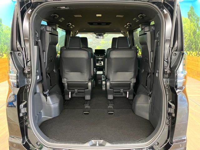普段のお買い物や通勤、送迎等に十分な荷室スペースを確保しております。セカンドシートを倒すと、大きな荷物の積載も可能です♪