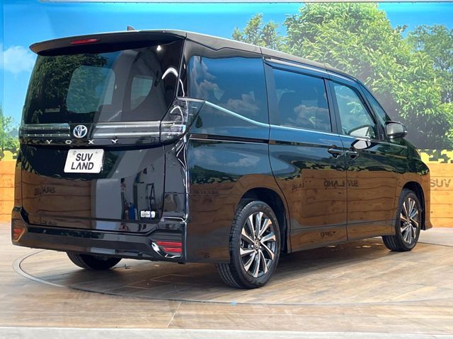 大好評のボディコーティング「弾スプラッシュコート」もご納車までに施工可能。通常のガラスコートと異なる、耐久年数6年の無機質ガラスコーティングが、ボディをキレイな状態に保ってくれます。