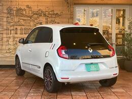 ■Car＆Cafe　PICCOLOはカフェを併設したカーショップです。癒しの空間でゆっくりとお車をご覧頂けます。本社であるAUTOSPEC.は輸入車をメインに販売から買取までトータルでサポート致します