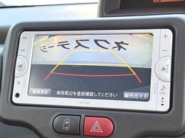【バックカメラ】駐車時に後方がリアルタイム映像で確認できます。大型商業施設や立体駐車場での駐車時や、夜間のバック時に大活躍！運転スキルに関わらず、今や必須となった装備のひとつです！