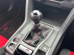 【フロア6速MT】走りの6速MT！！スポーティーな走行をお楽しみいただけます♪