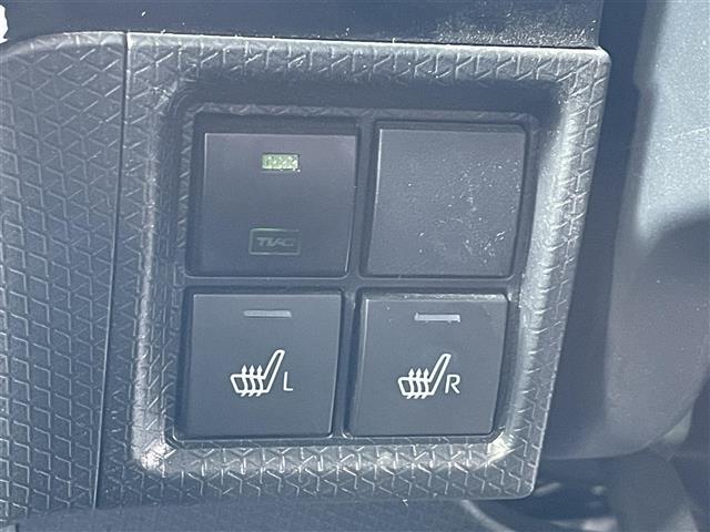 気になる車はすぐにお問い合わせください！画面右側の0066から始まる無料ダイヤルからお問い合わせ下さい！専門スタッフがお車のご質問にお答えいたします！