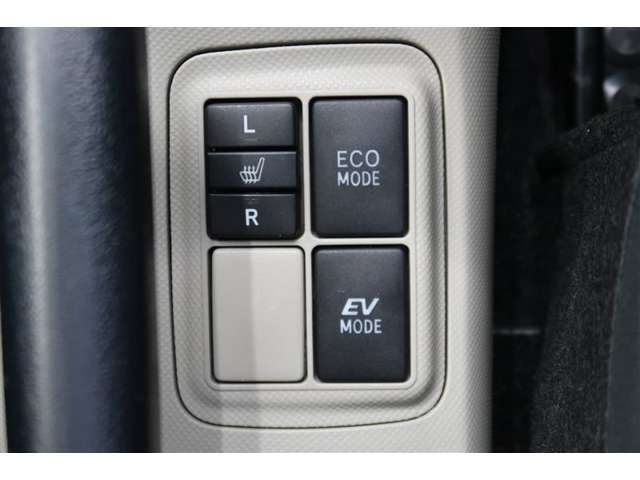 【シートヒーター】運転席にシートヒーター装備です。寒い朝、車内が暖まるのを待たずに快適に出発できます♪気持ちよく1日が始まります。