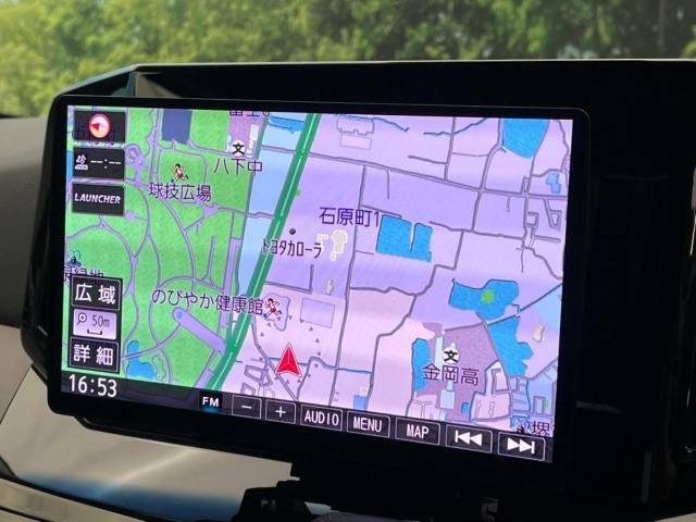 【大画面ナビ】人気の大型10インチナビを装備。存在感のある大画面はインパクト大！ナビ利用時のマップ表示は見やすく、テレビやDVDは臨場感がアップ！いつものドライブがグッと楽しくなります♪