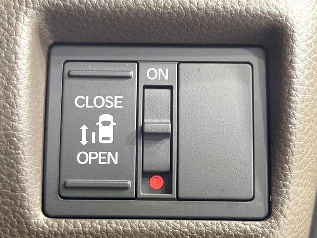 【パワースライドドア】スマートキーや運転席のスイッチでスライドドアの開閉が可能♪電動だから力を入れてドアを開ける必要が無く、小さいお子様でも、重い荷物を持っている時もラクに開け閉めできます♪