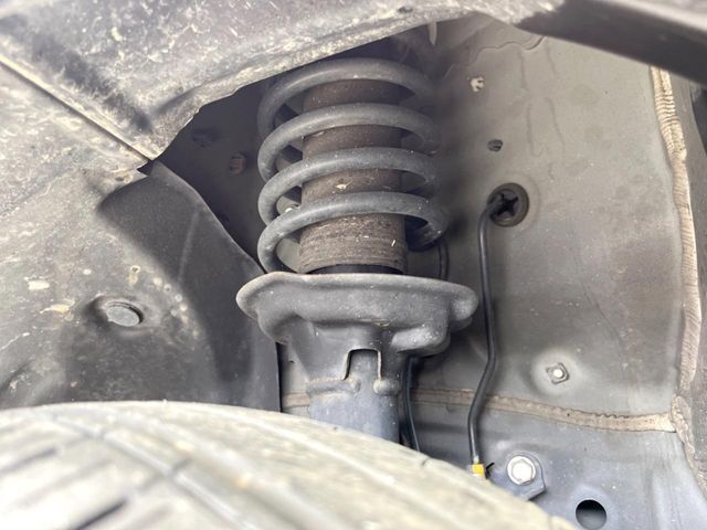 お車を安心してお乗りいただく為には、足回りの定期点検が欠かせません。サービスサポート（有償保証）では無料点検もご提供しており、安心のカーライフをお過ごしいただけるサポート体制が整っています。