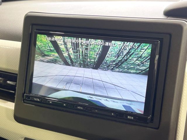 【バックカメラ】駐車時に後方がリアルタイム映像で確認できます。大型商業施設や立体駐車場での駐車時や、夜間のバック時に大活躍！運転スキルに関わらず、今や必須となった装備のひとつです！