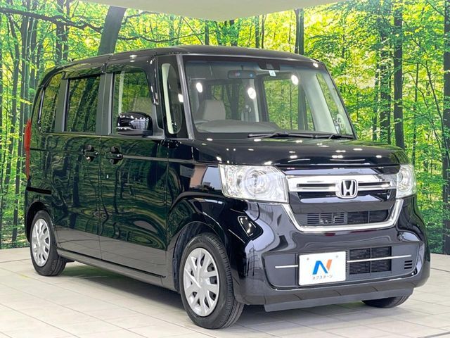 大好評のボディコーティング「弾スプラッシュコート」もご納車までに施工可能。通常のガラスコートと異なる、耐久年数6年の無機質ガラスコーティングが、ボディをキレイな状態に保ってくれます。