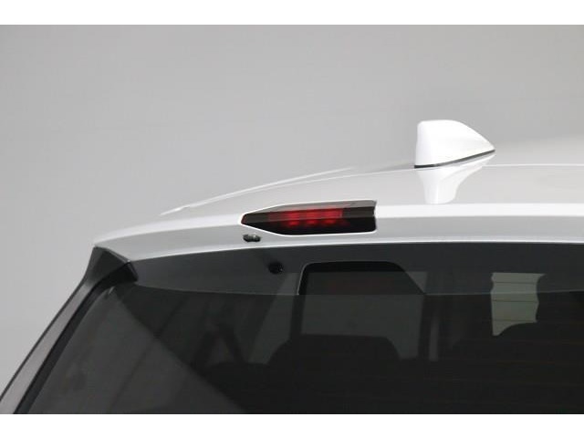 目線の高さに近いストップランプが、後続車にブレーキを踏んだことを知らせるので安全性もUPします。