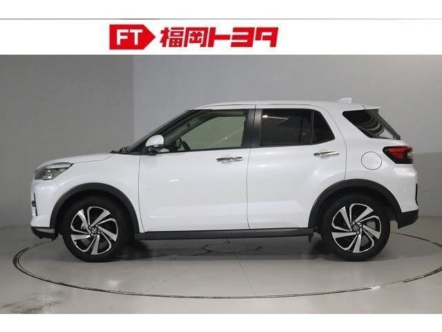 トヨタ認定中古車、評価4相当。キズ、へこみが少なく全体的に良好です。