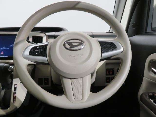 ハンドルは、車を運転する上で、ずっと握っている重要なパーツです。　手にフィットする物が、いいですよね♪
