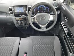 【運転席まわり】現車の確認はお電話で在庫のご確認の上是非ご来店くださいませ！ご来店の難しい方は店舗スタッフがお電話やメールで詳細をお答えさせて頂きます。